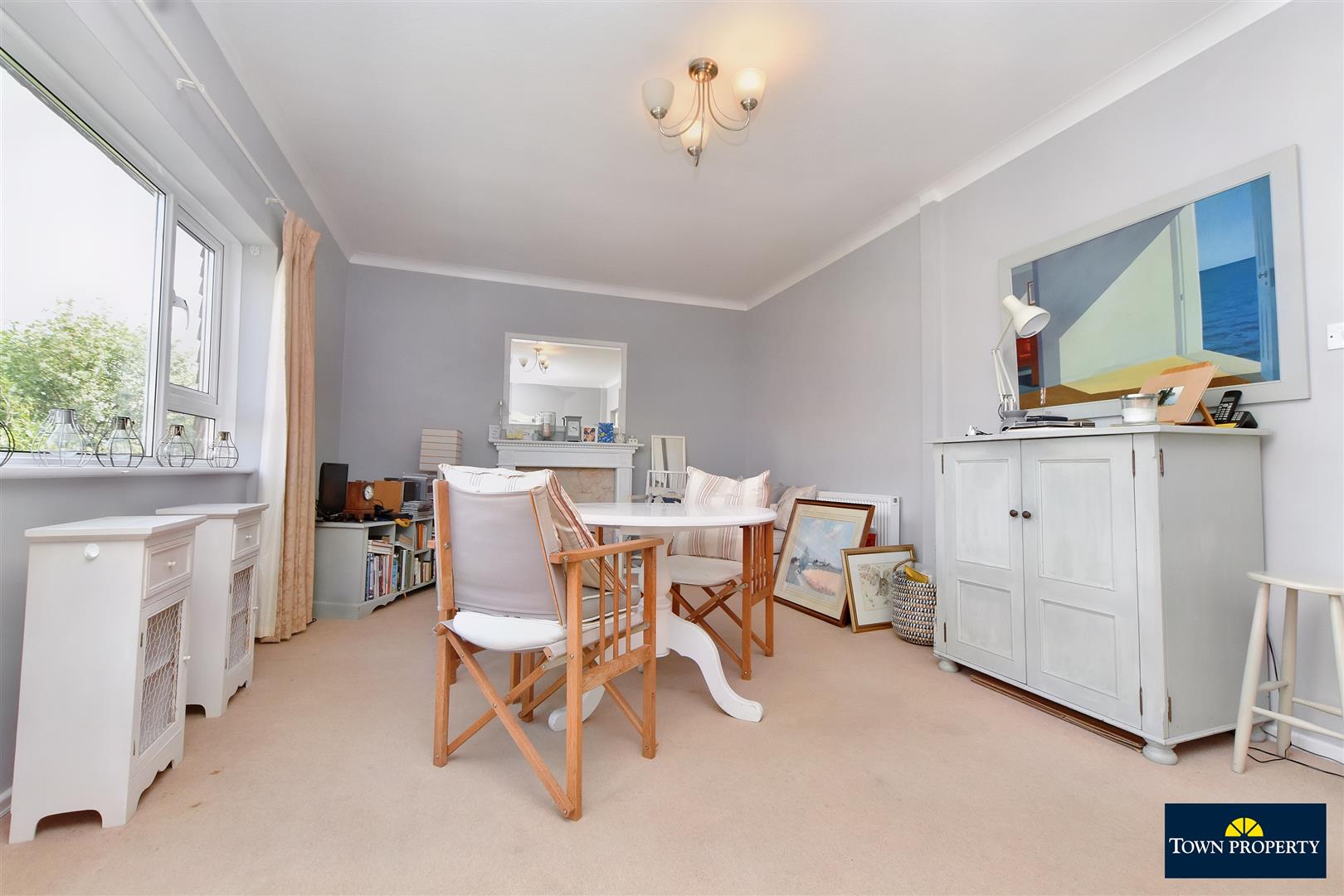 Property Details for Spencer Road Eastbourne BN21 4PE Town Property